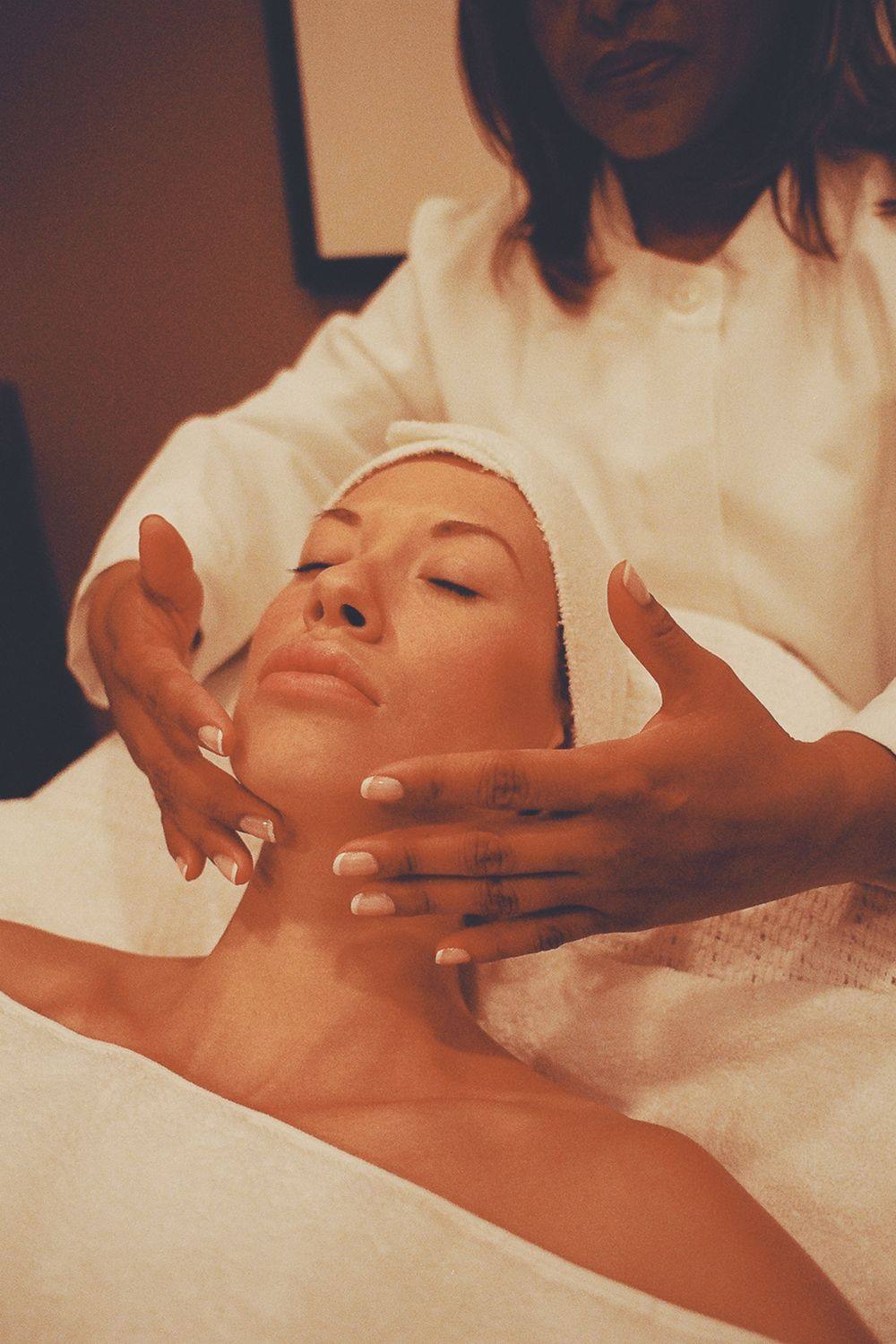 A calming, attentive treatment in progress